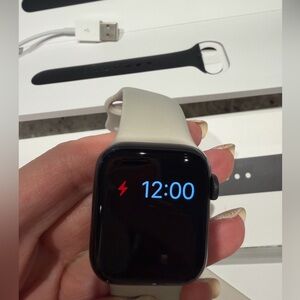 Apple Watch SE 40mm with 2 bands